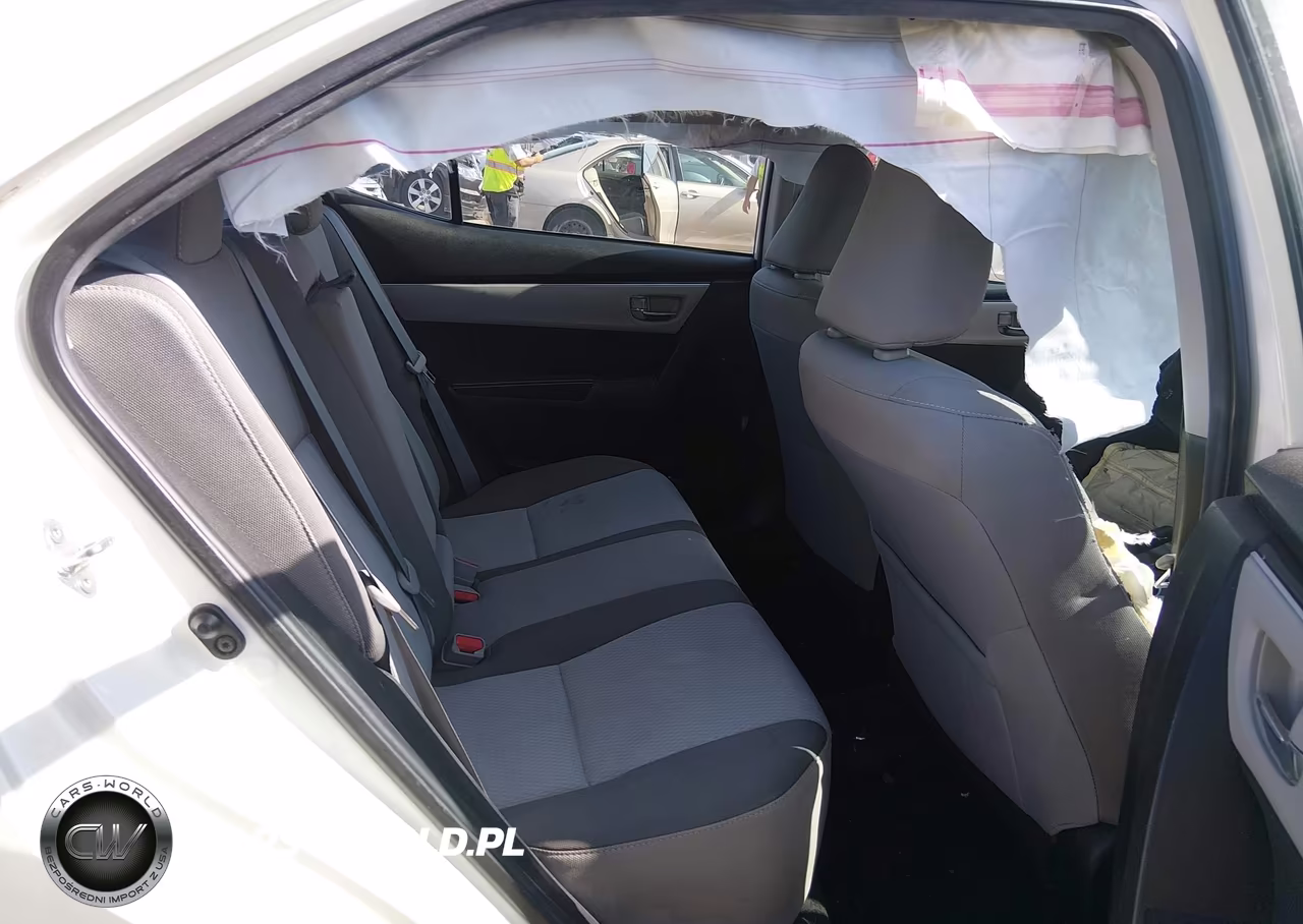2018 Toyota Corolla Le VIN:5YFBURHE3JP779340 - 8