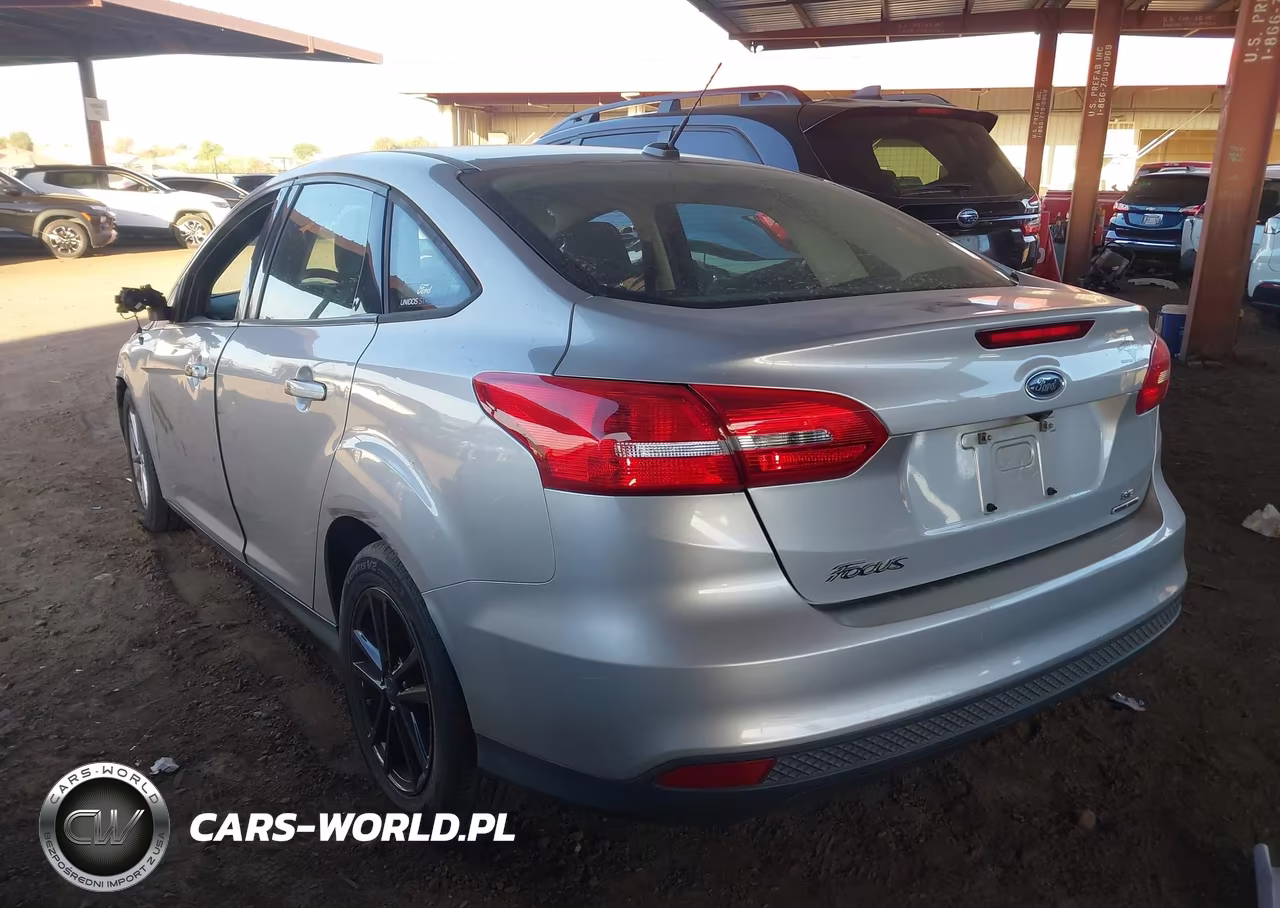 2016 Ford Focus Se VIN:1FADP3F26GL319621 - 3