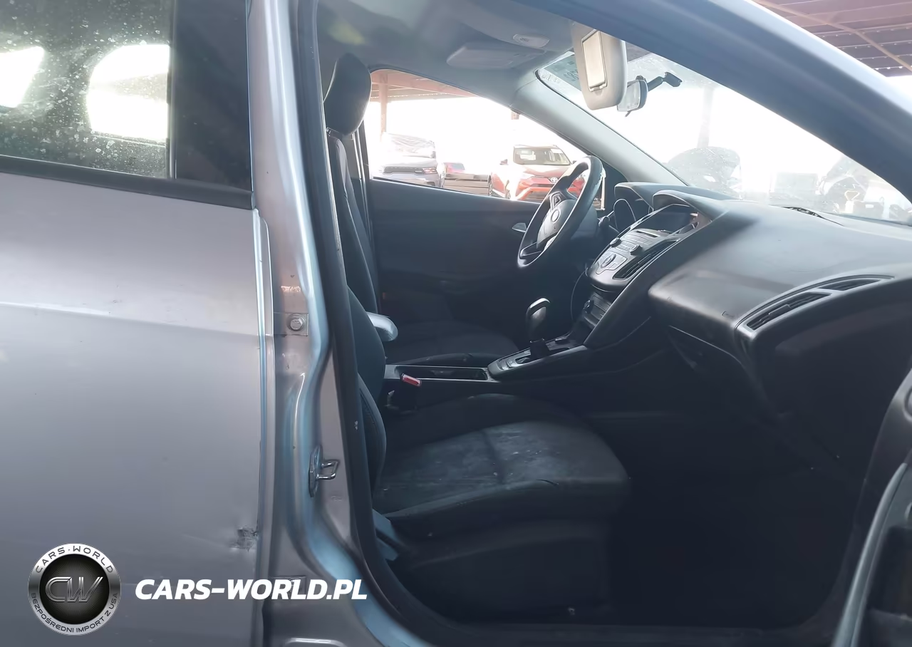 2016 Ford Focus Se VIN:1FADP3F26GL319621 - 5
