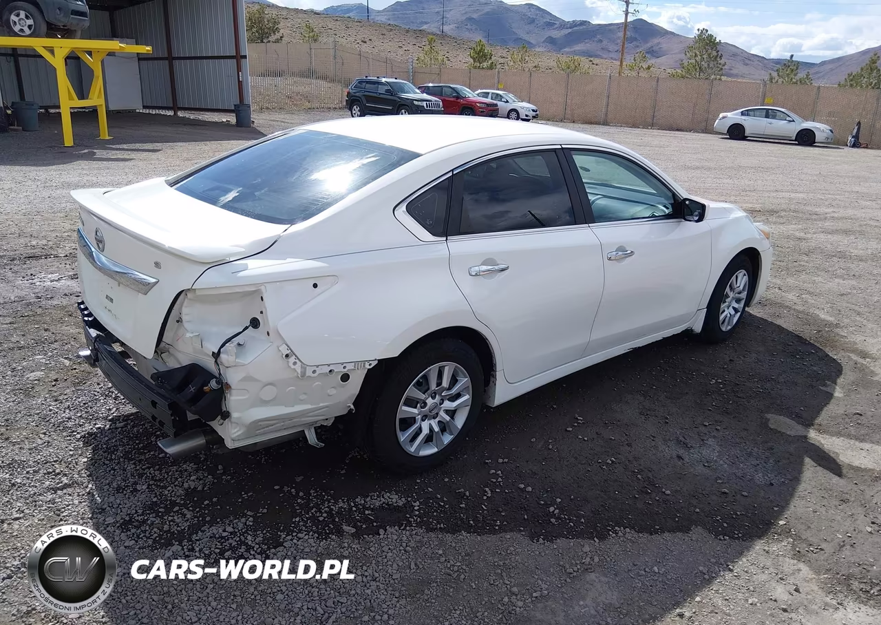 2015 Nissan Altima 2.5 S VIN:1N4AL3AP4FC570475 - 4