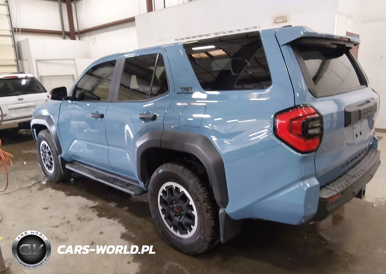 2025 Toyota 4Runner Hybrid Trd Off Road VIN:JTEVB5BR4S5005941 - 3