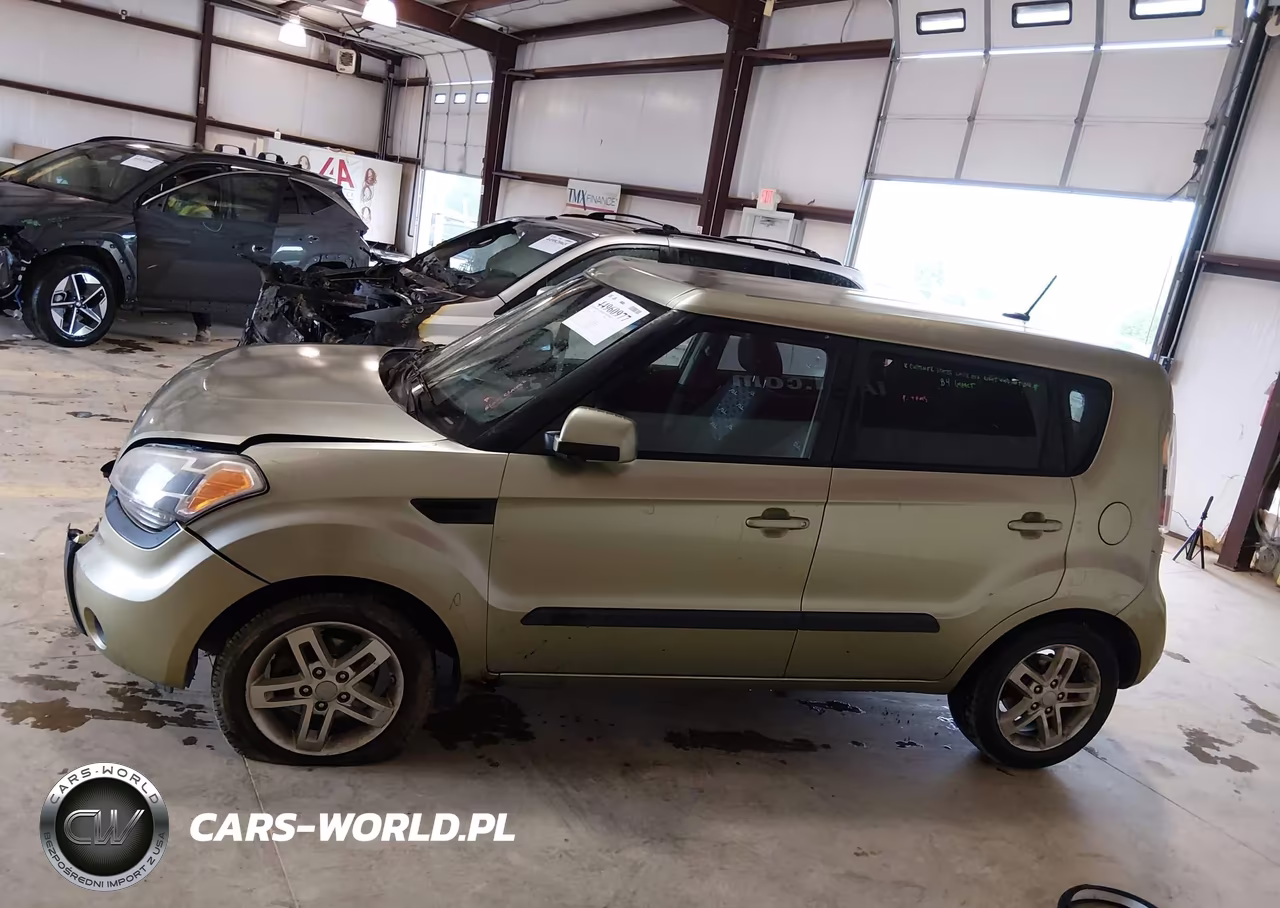 2011 Kia Soul + VIN:KNDJT2A29B7220500 - 14