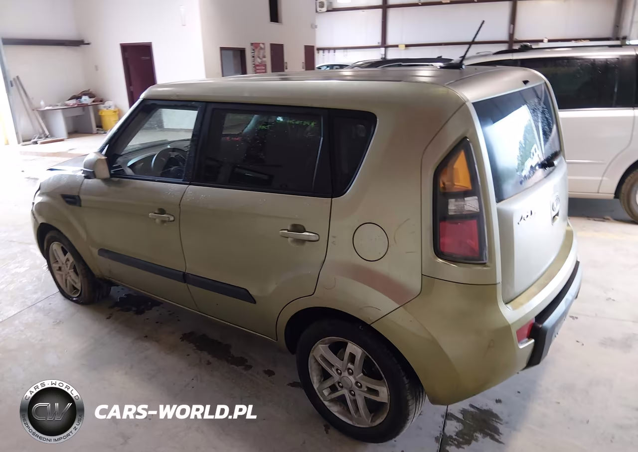 2011 Kia Soul + VIN:KNDJT2A29B7220500 - 3