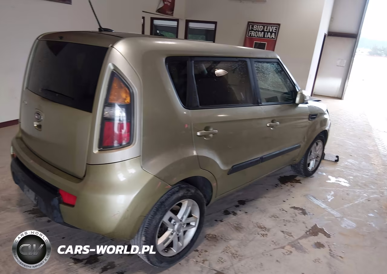 2011 Kia Soul + VIN:KNDJT2A29B7220500 - 4