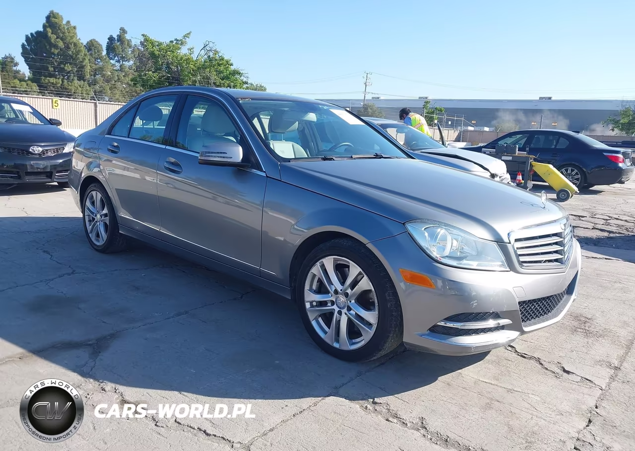 2013 Mercedes-Benz C 300 Luxury 4Matic