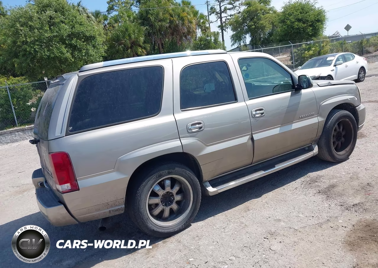 2003 Cadillac Escalade Standard VIN:1GYEC63TX3R269039 - 4