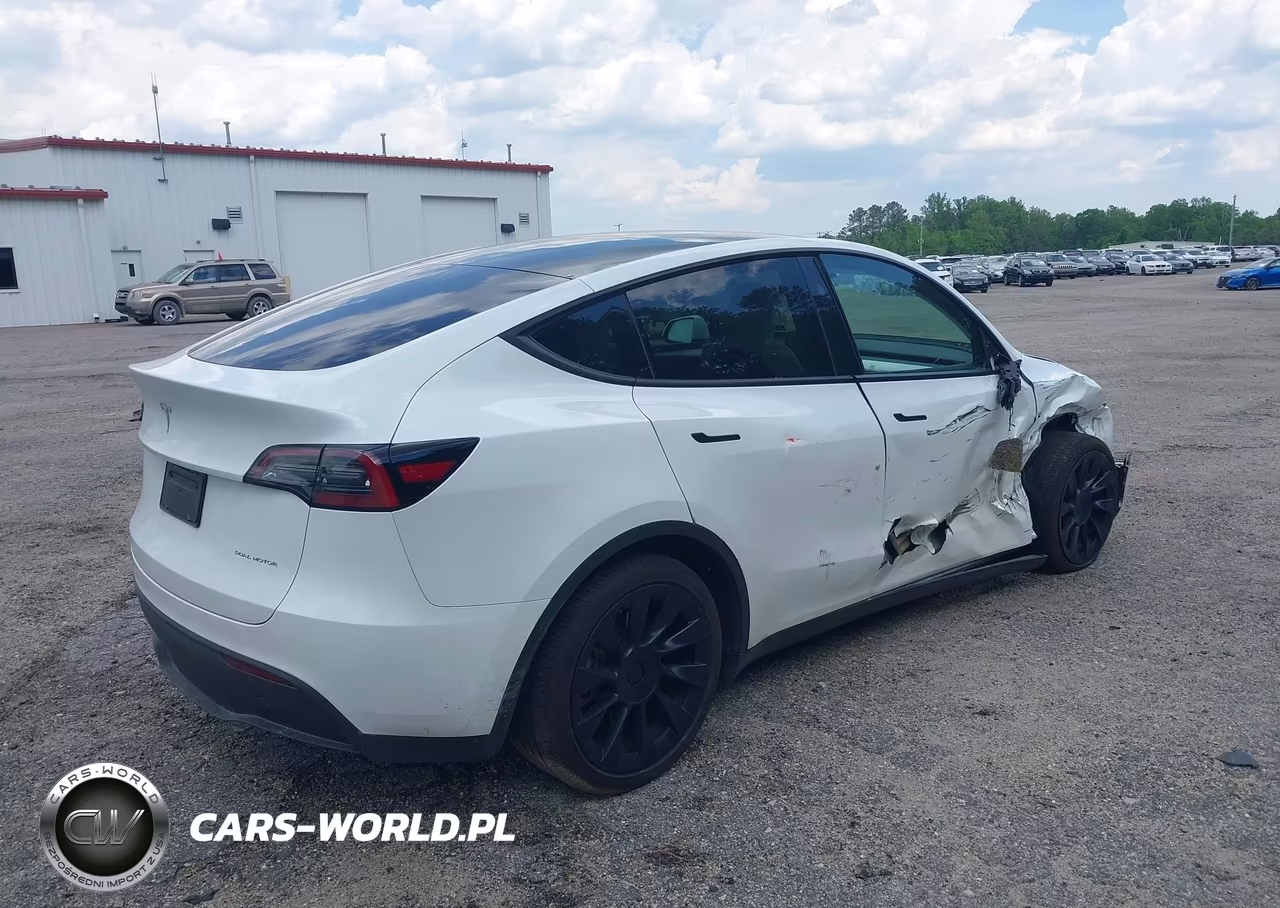 2024 Tesla Model Y Long Range Dual Motor All-Wheel Drive VIN:7SAYGDEE4RA268073 - 4