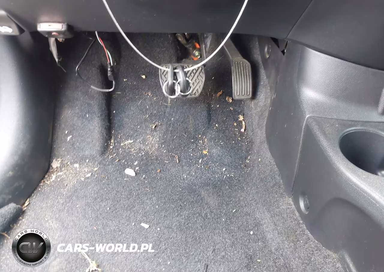 2018 Nissan Versa Note S VIN:3N1CE2CP3JL359367 - 11
