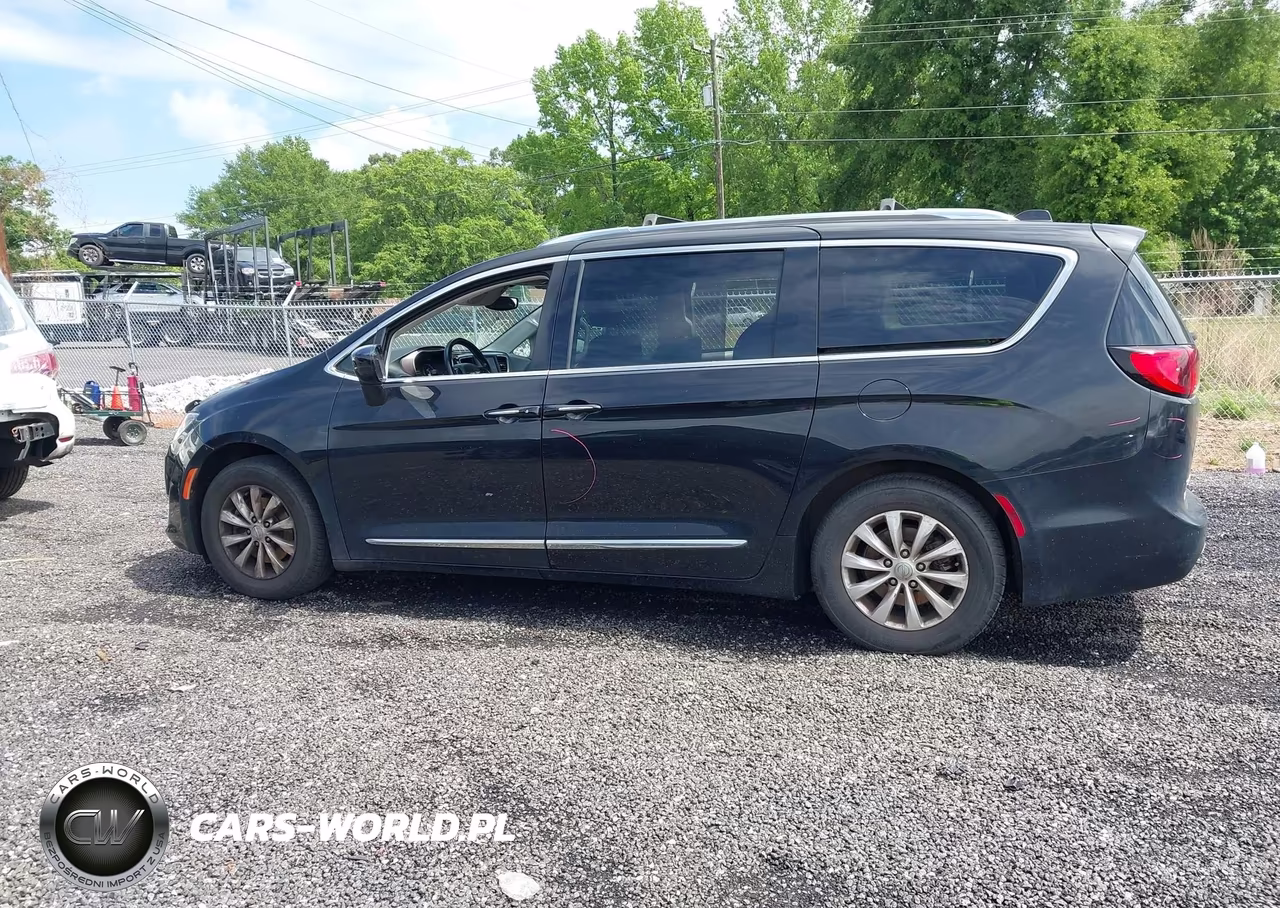 2018 Chrysler Pacifica Touring L VIN:2C4RC1BG2JR277349 - 14