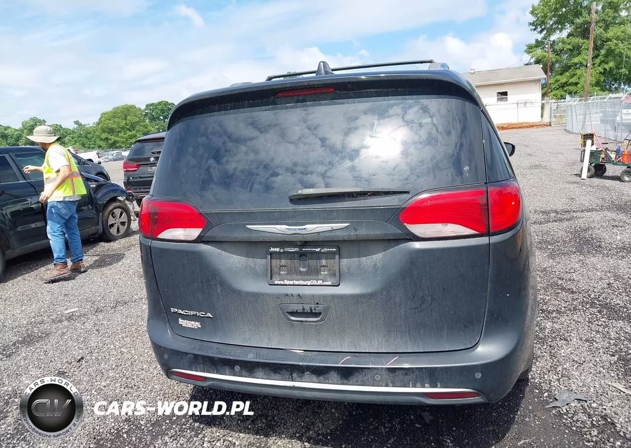 2018 Chrysler Pacifica Touring L VIN:2C4RC1BG2JR277349 - 16