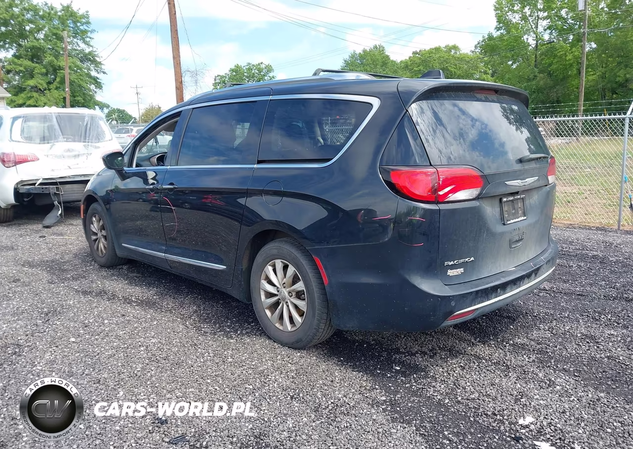 2018 Chrysler Pacifica Touring L VIN:2C4RC1BG2JR277349 - 3