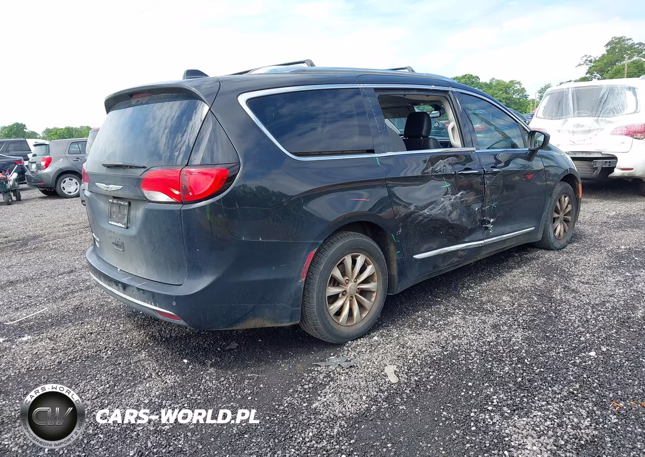 2018 Chrysler Pacifica Touring L VIN:2C4RC1BG2JR277349 - 4
