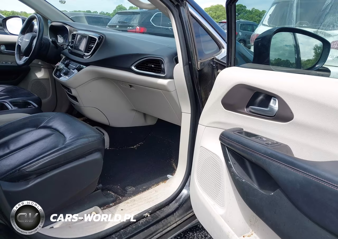 2018 Chrysler Pacifica Touring L VIN:2C4RC1BG2JR277349 - 5