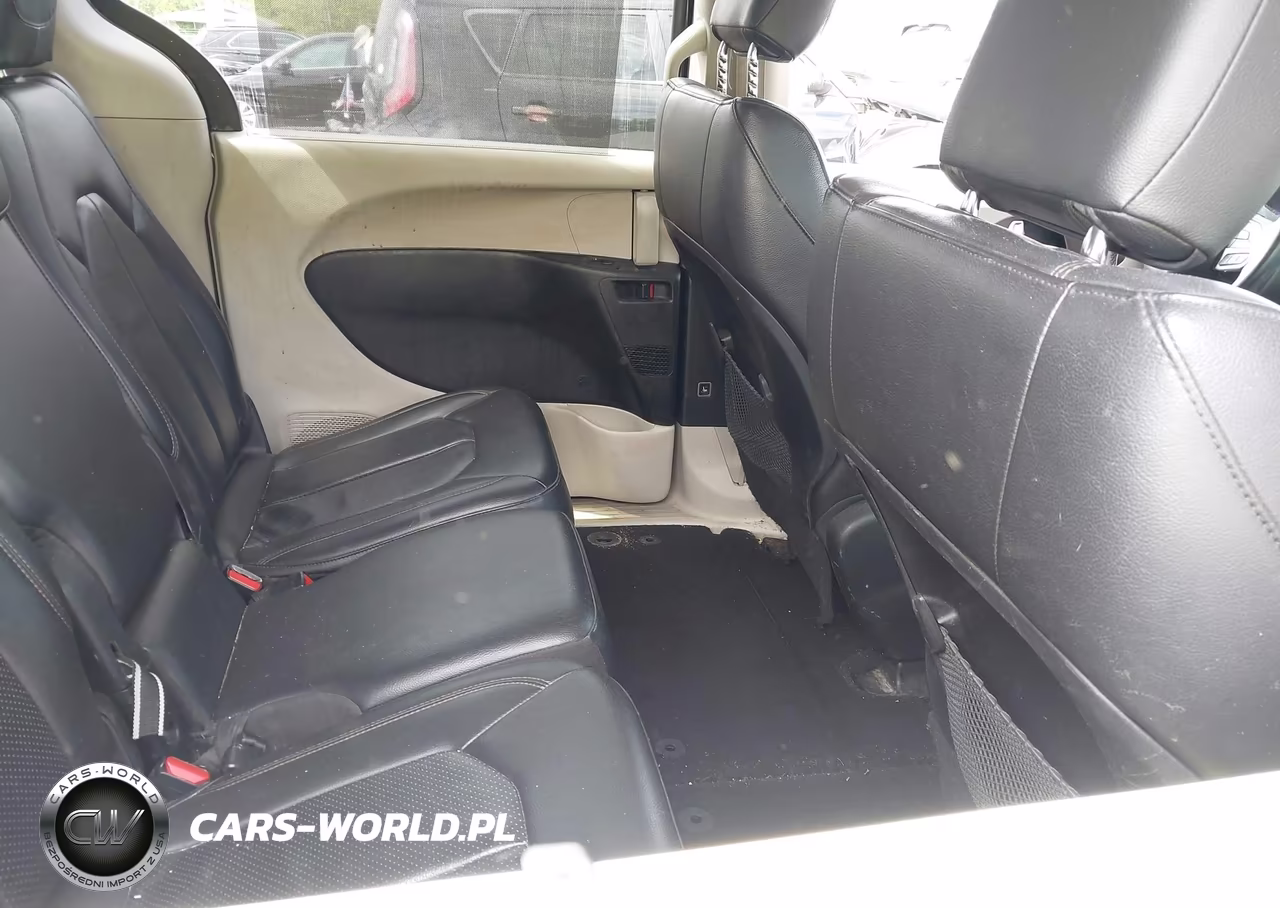 2018 Chrysler Pacifica Touring L VIN:2C4RC1BG2JR277349 - 8