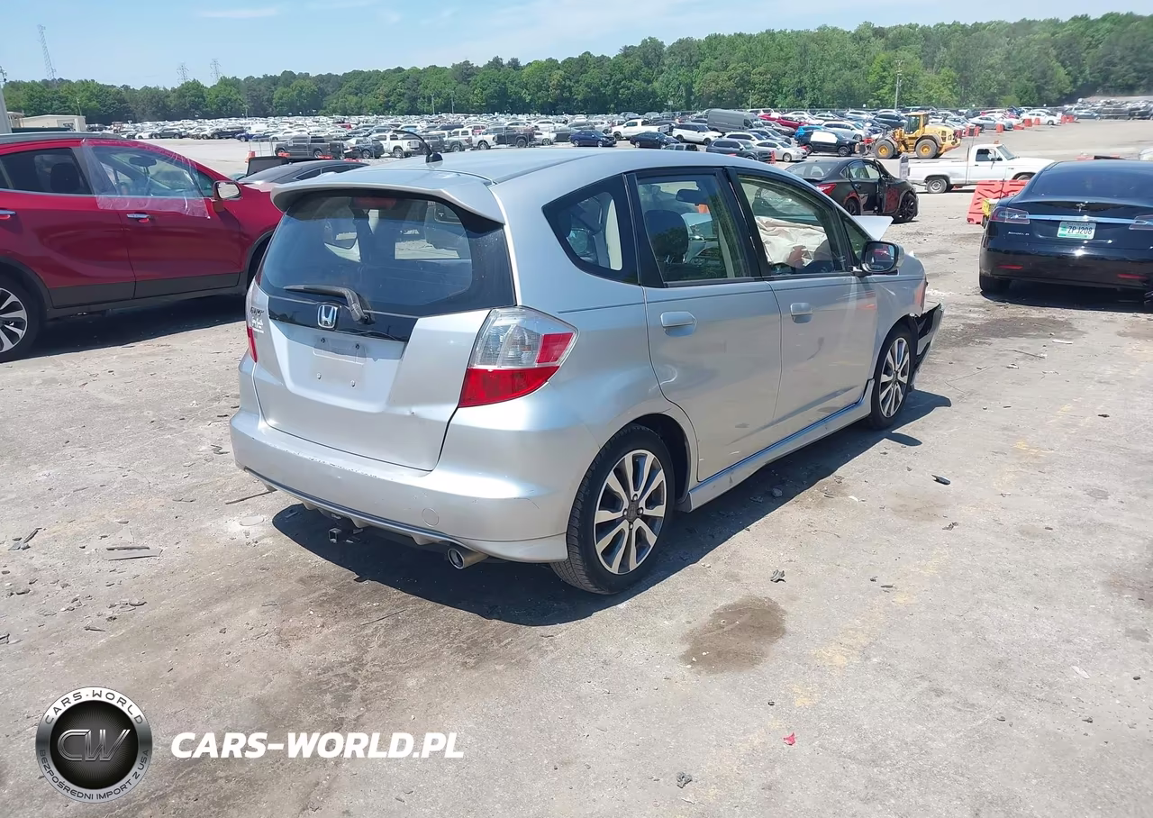 2012 Honda Fit Sport VIN:JHMGE8H59CC002765 - 4