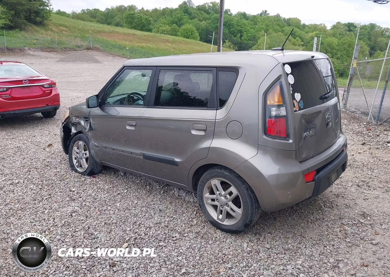 2010 Kia Soul + VIN:KNDJT2A21A7157925 - 3