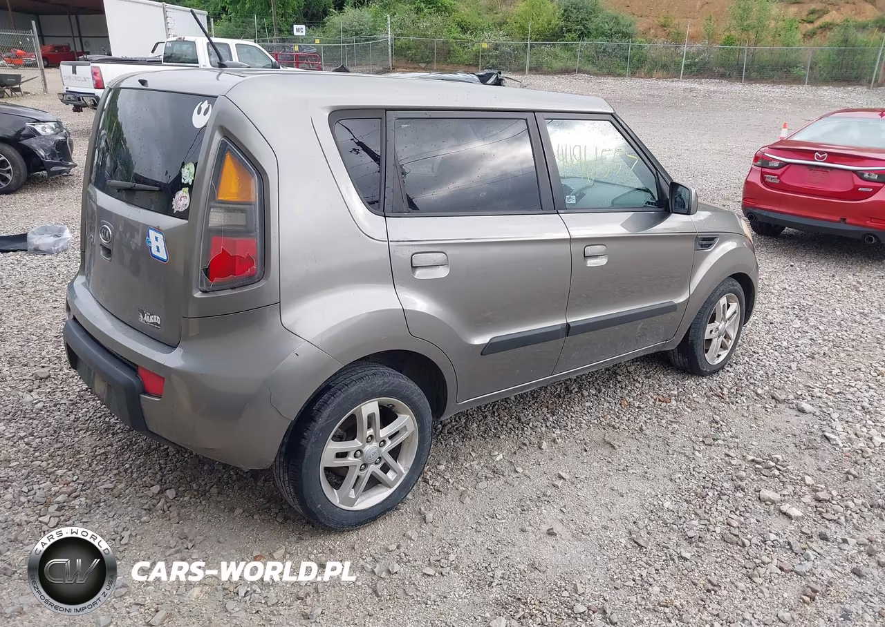 2010 Kia Soul + VIN:KNDJT2A21A7157925 - 4