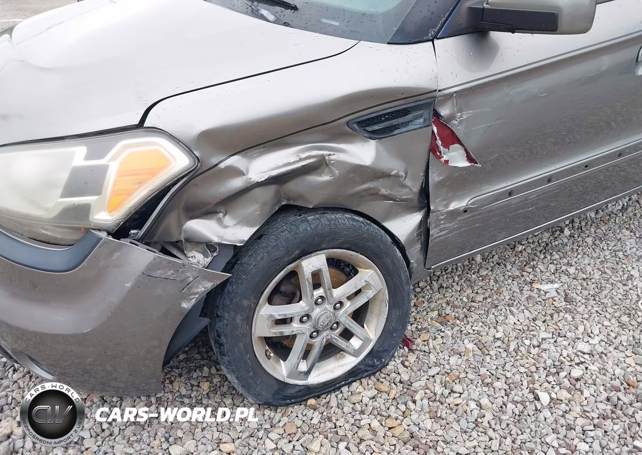 2010 Kia Soul + VIN:KNDJT2A21A7157925 - 6