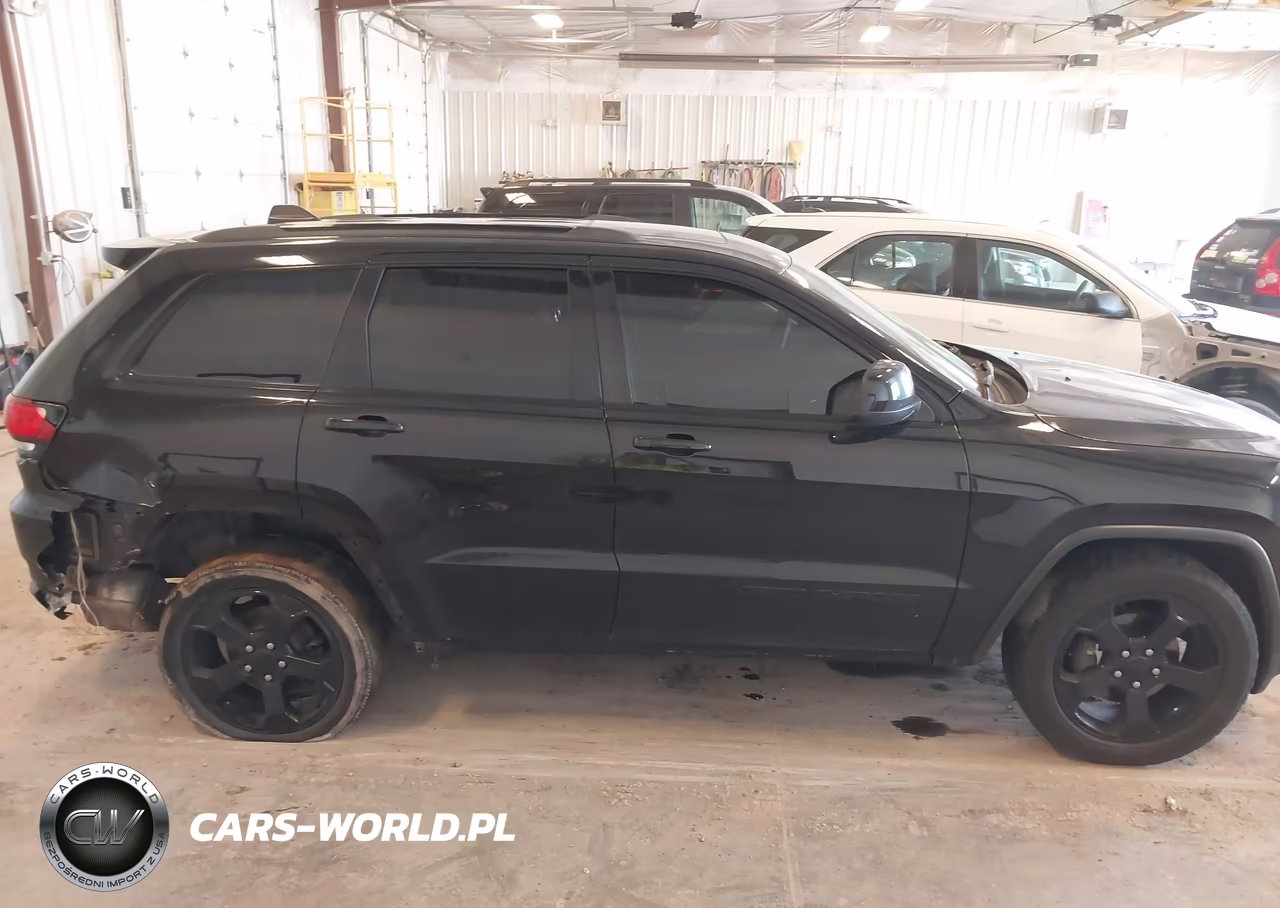 2018 Jeep Grand Cherokee Upland 4X4 VIN:1C4RJFAGXJC361254 - 13