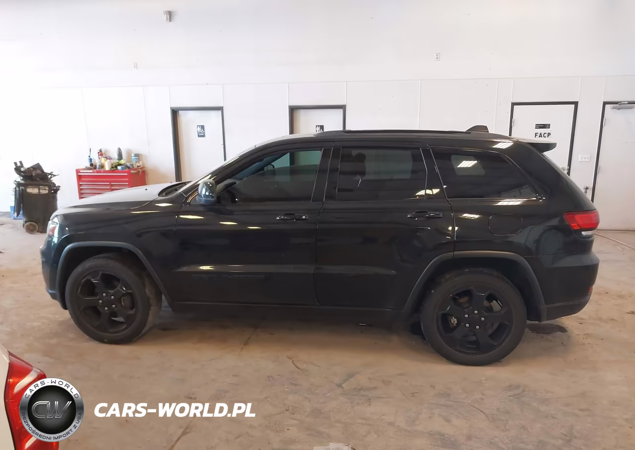 2018 Jeep Grand Cherokee Upland 4X4 VIN:1C4RJFAGXJC361254 - 14