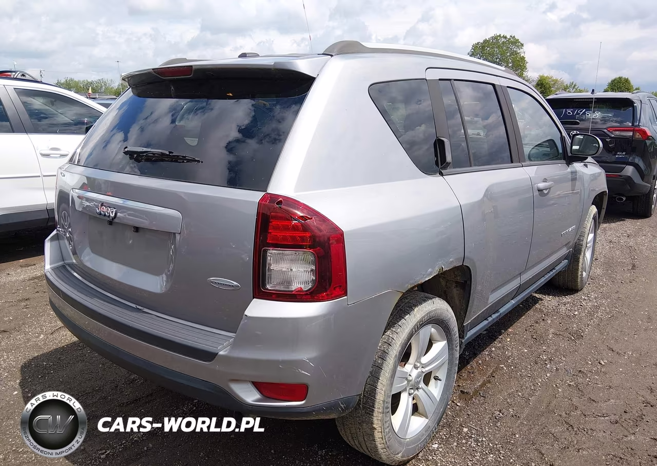 2016 Jeep Compass Latitude VIN:1C4NJDEB9GD758023 - 4