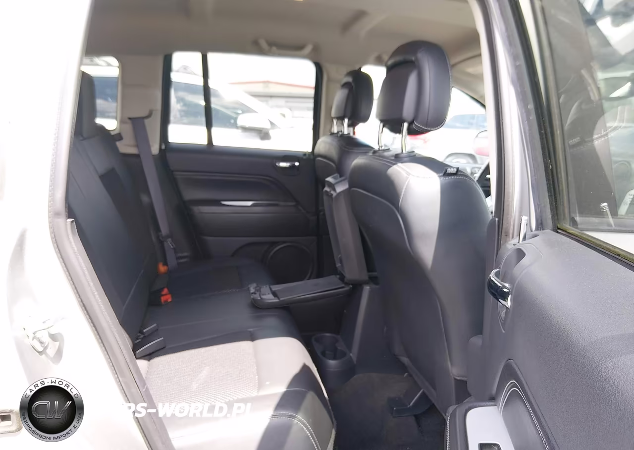 2016 Jeep Compass Latitude VIN:1C4NJDEB9GD758023 - 8