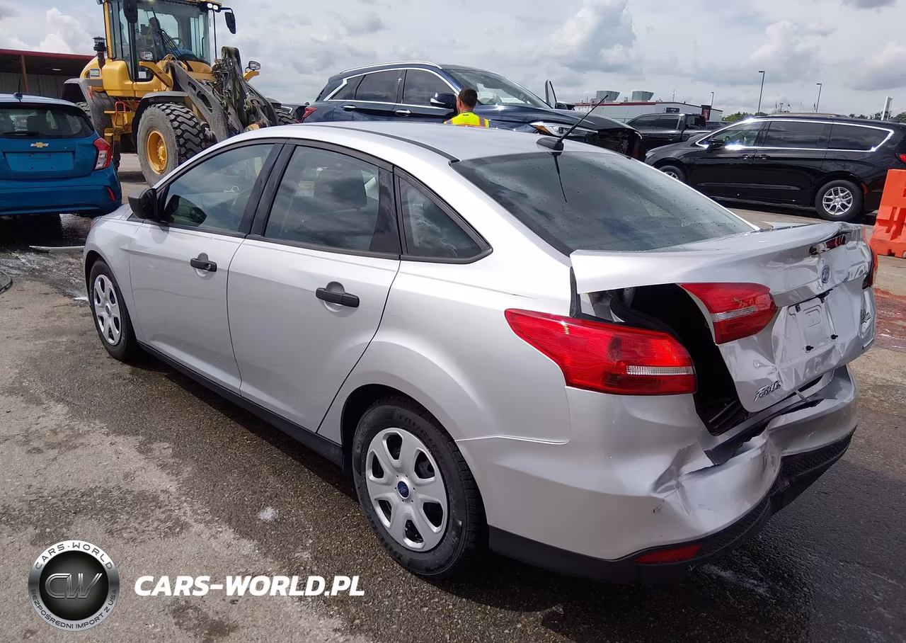 2015 Ford Focus S VIN:1FADP3E20FL357233 - 3