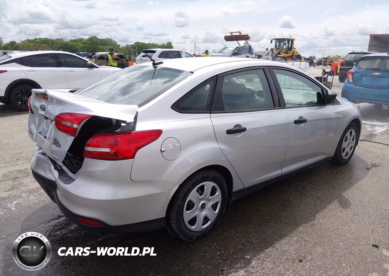 2015 Ford Focus S VIN:1FADP3E20FL357233 - 4