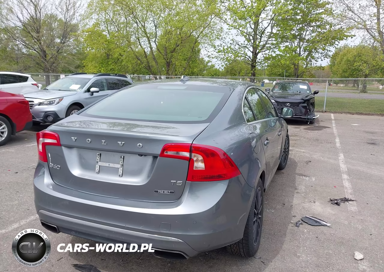 2016 Volvo S60 Inscription T5 Drive-E Platinum VIN:LYV402FM8GB099462 - 4