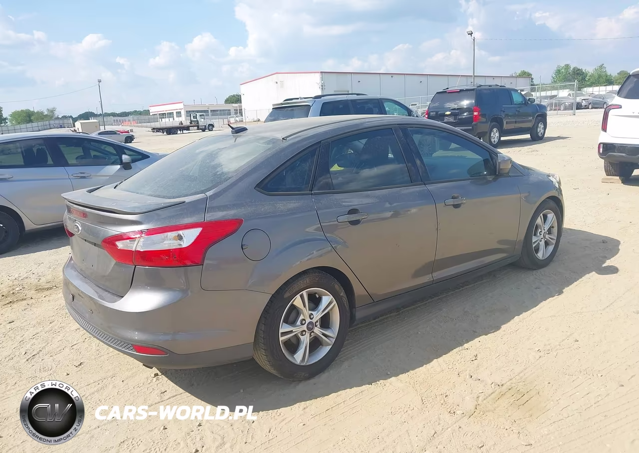 2012 Ford Focus Se VIN:1FAHP3F24CL365184 - 4