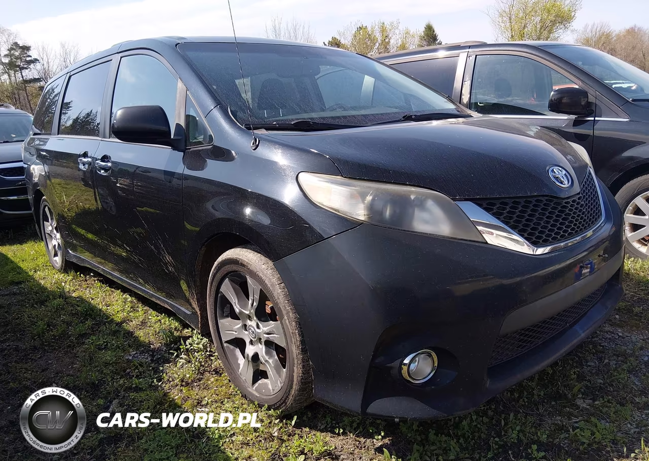 2013 Toyota Sienna Se 8 Passenger