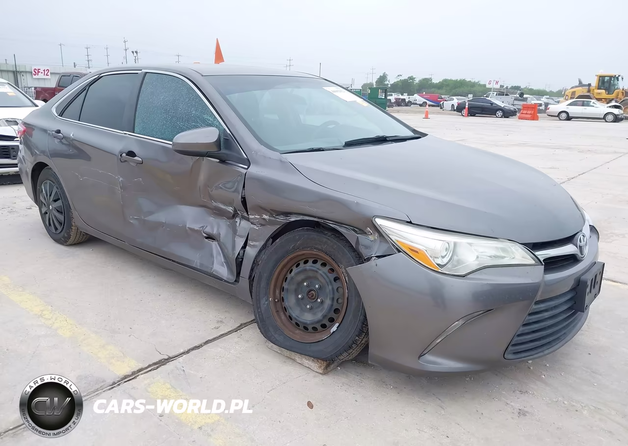2016 Toyota Camry Le – zdjęcie 1 z 16