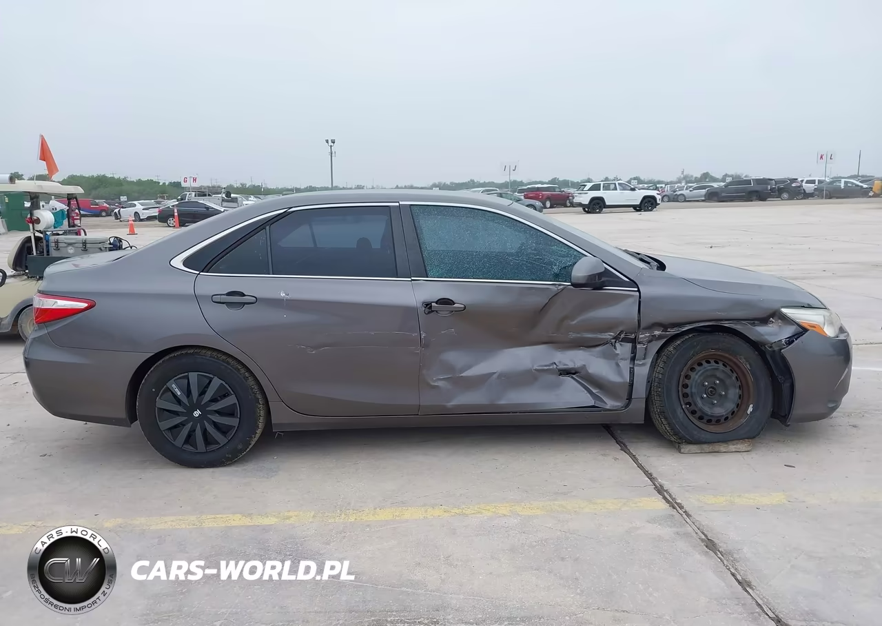 2016 Toyota Camry Le VIN:4T1BF1FK0GU121518 - 13