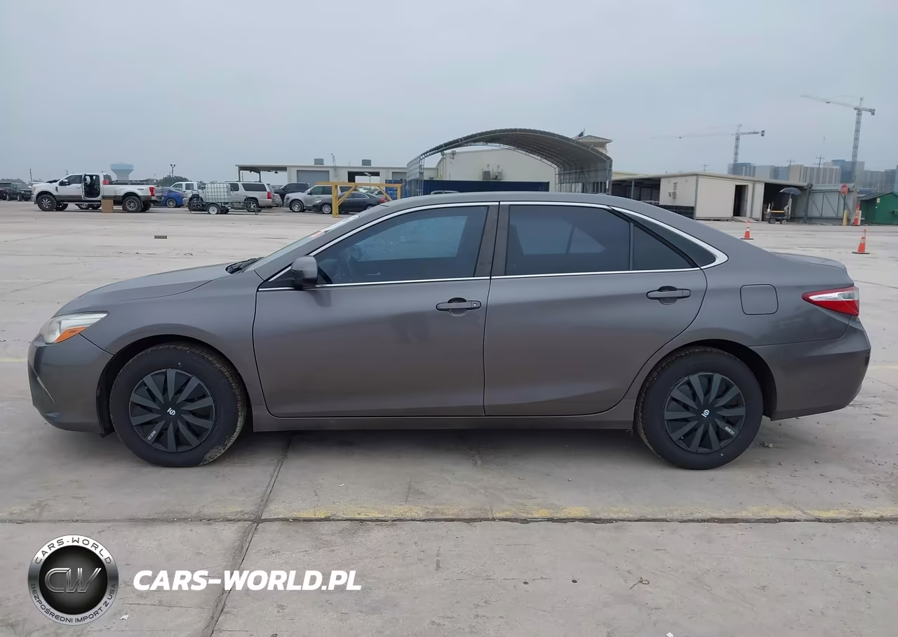 2016 Toyota Camry Le VIN:4T1BF1FK0GU121518 - 14