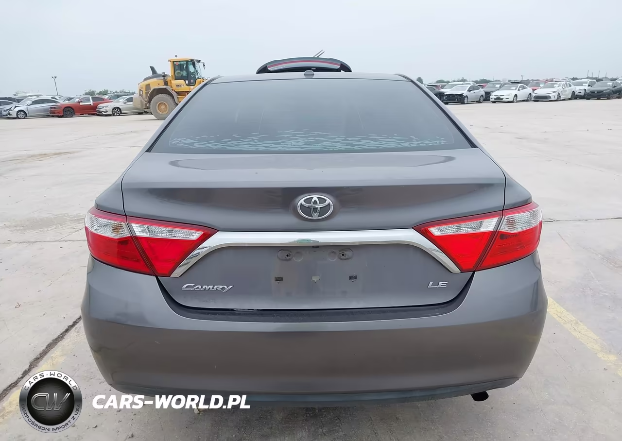 2016 Toyota Camry Le VIN:4T1BF1FK0GU121518 - 16