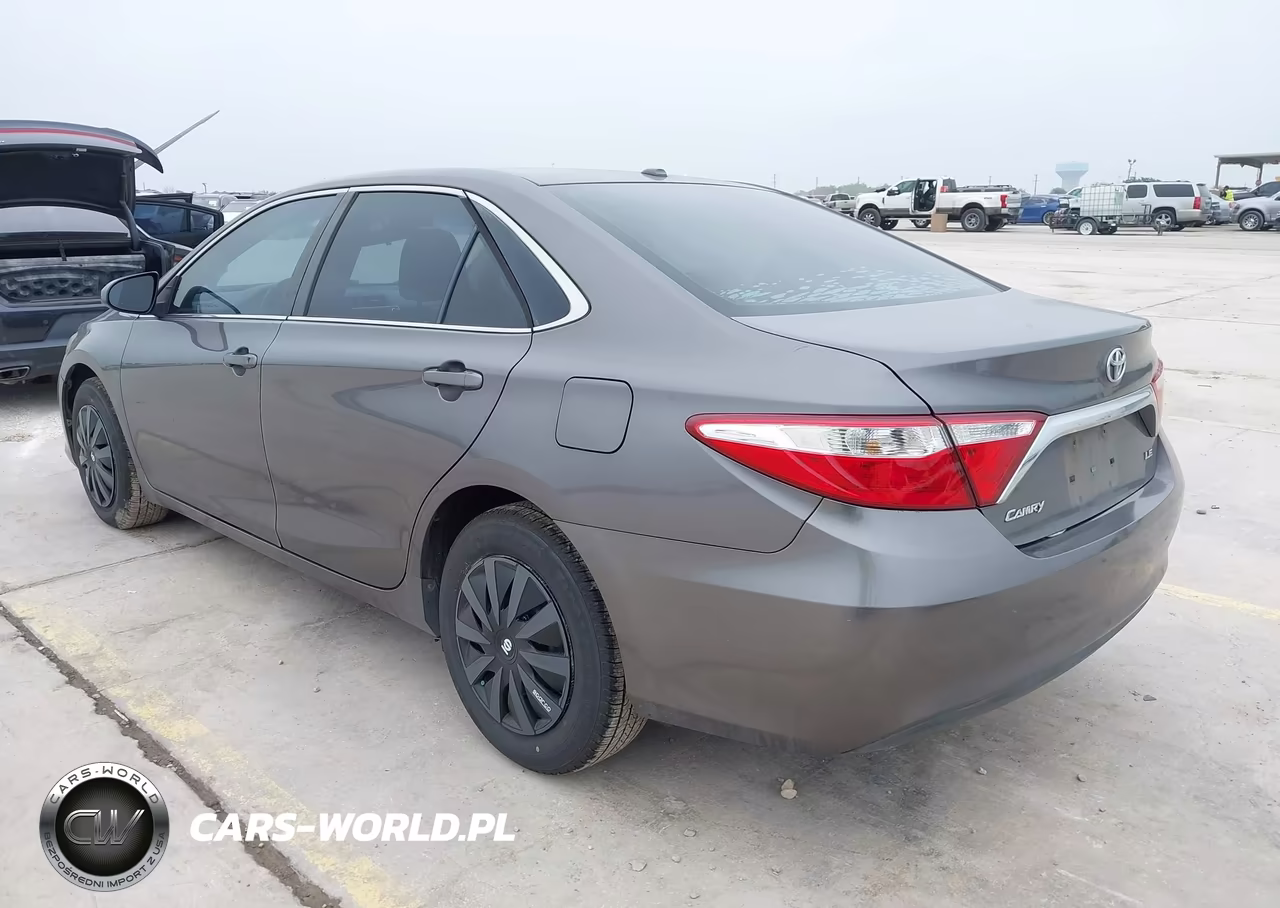 2016 Toyota Camry Le VIN:4T1BF1FK0GU121518 - 3