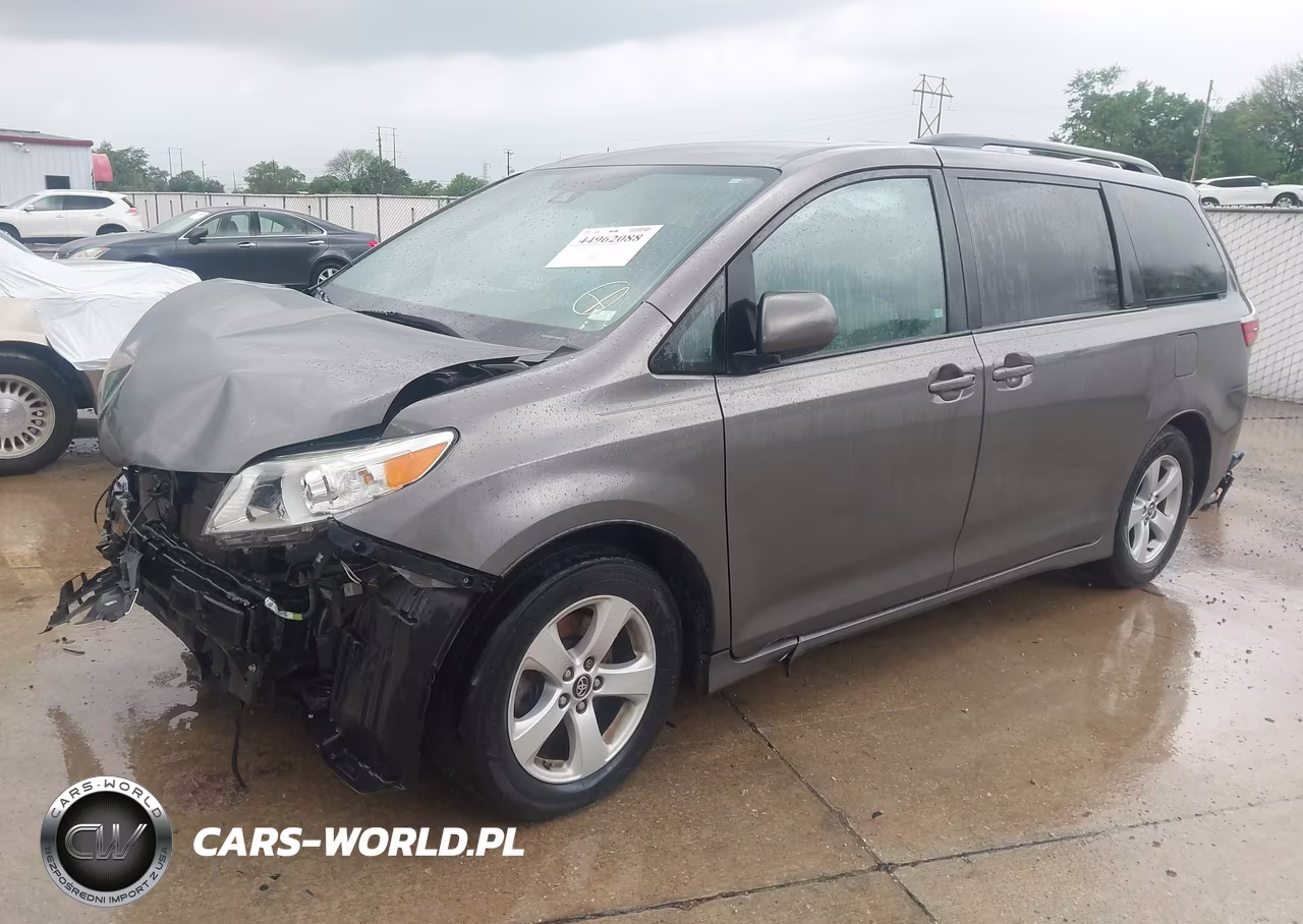 2019 Toyota Sienna Le 7 Passenger VIN:5TDKZ3DC8KS983272 - 2