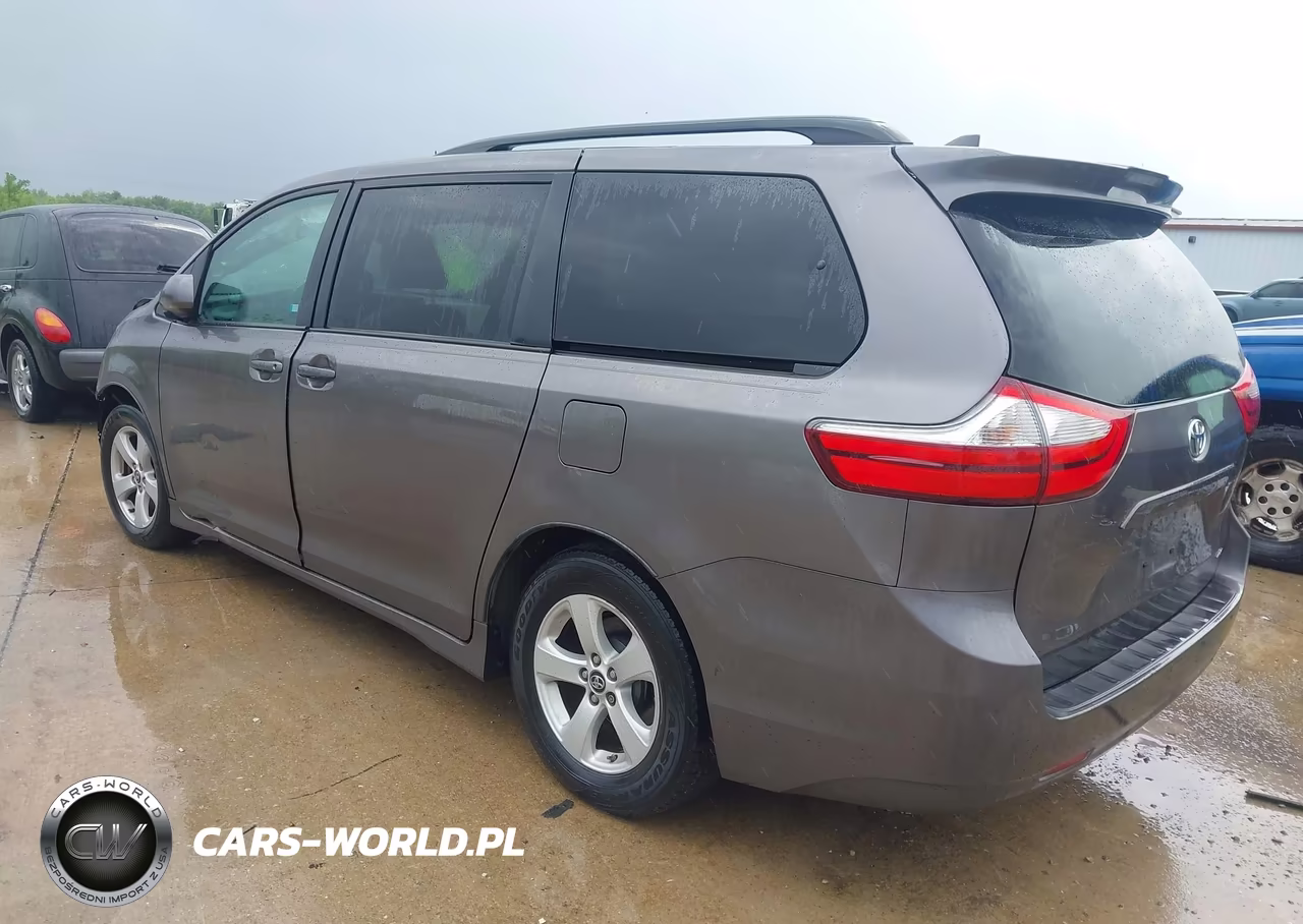 2019 Toyota Sienna Le 7 Passenger VIN:5TDKZ3DC8KS983272 - 3