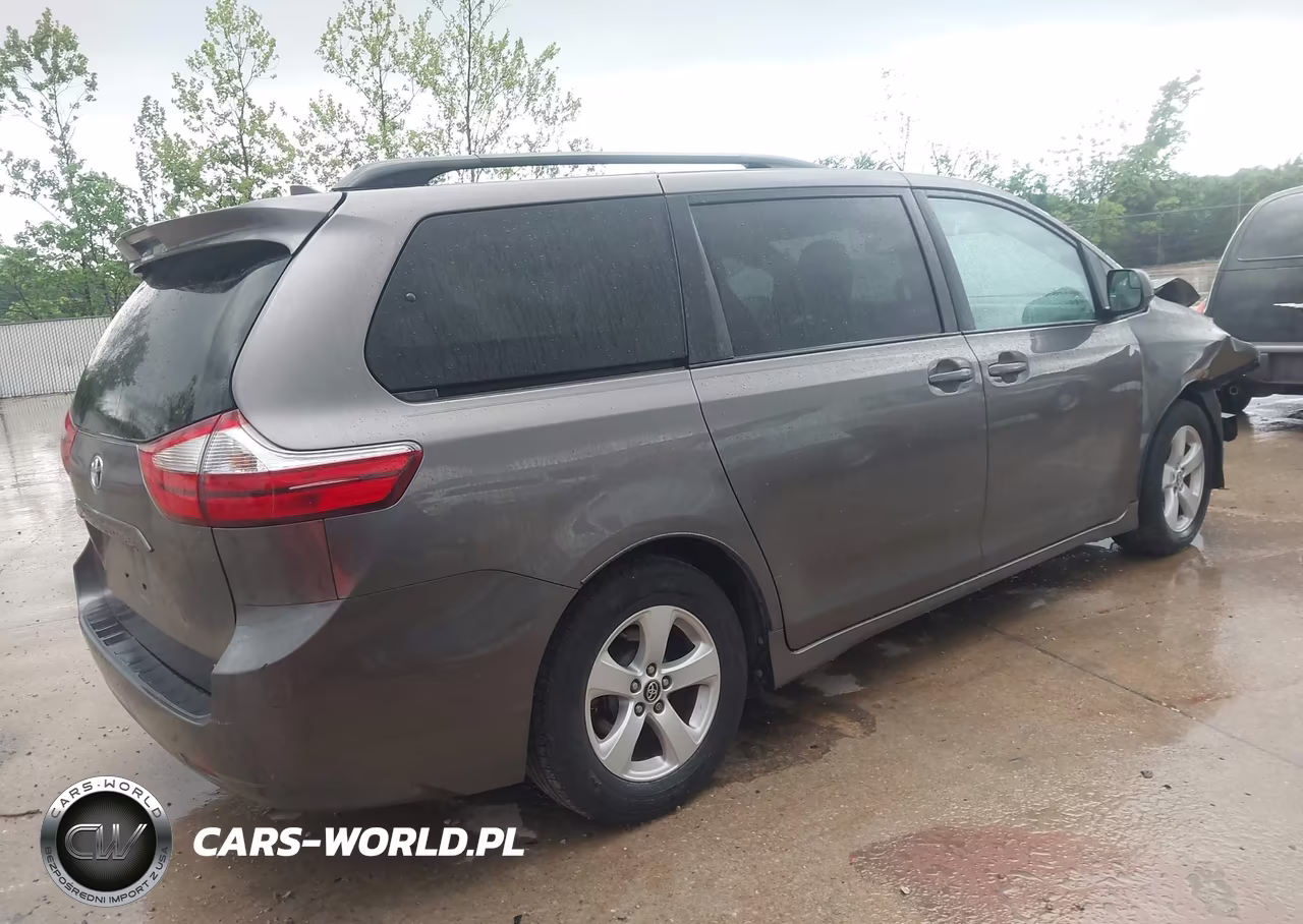2019 Toyota Sienna Le 7 Passenger VIN:5TDKZ3DC8KS983272 - 4