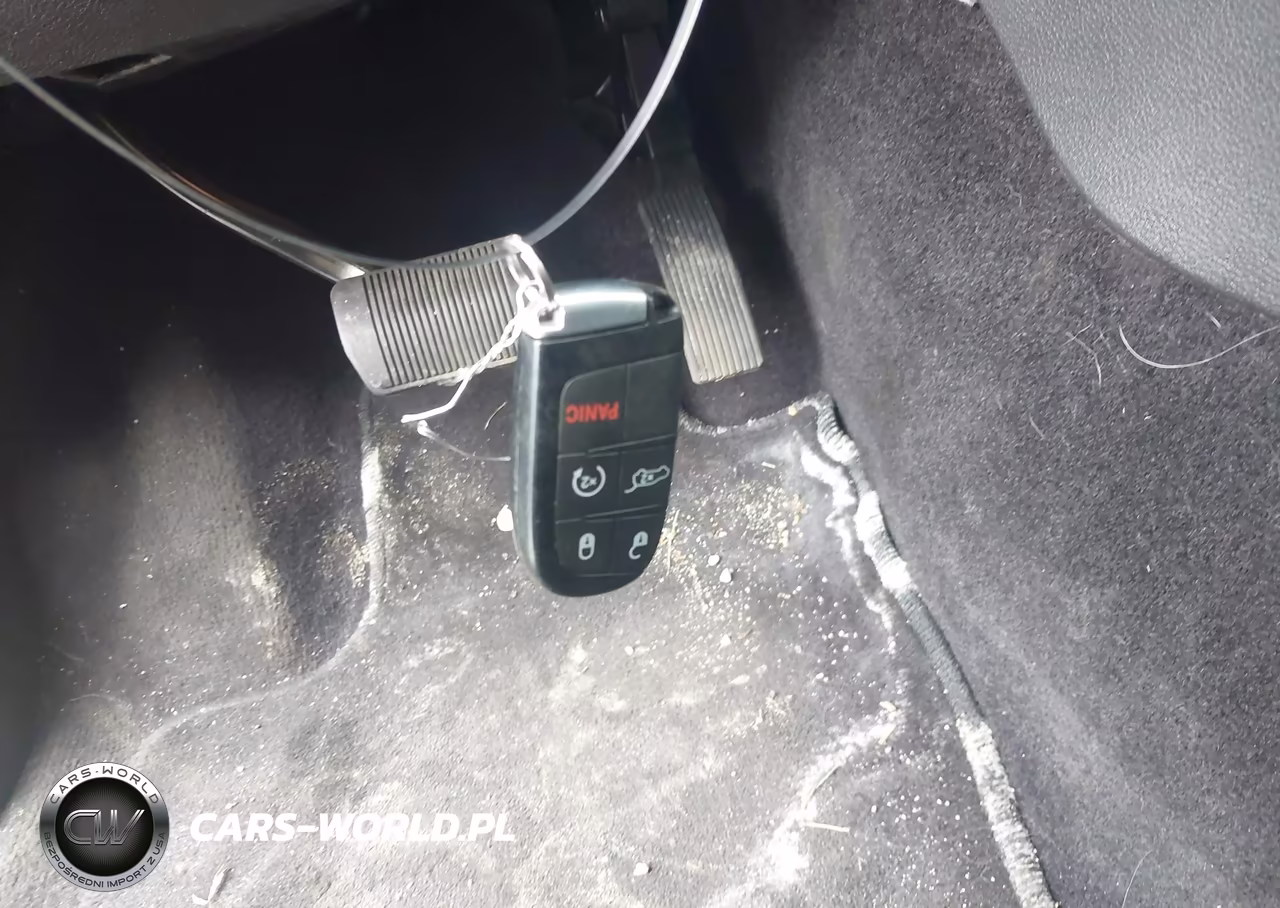 2019 Jeep Grand Cherokee Altitude 4X4 VIN:1C4RJFAG1KC561683 - 11