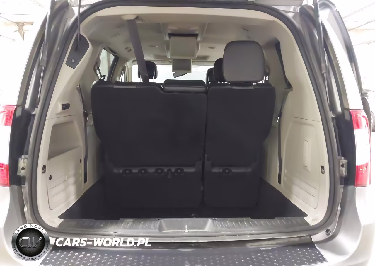 2014 Chrysler Town & Country Touring-L 30Th Anniversary VIN:2C4RC1CG6ER248523 - 17