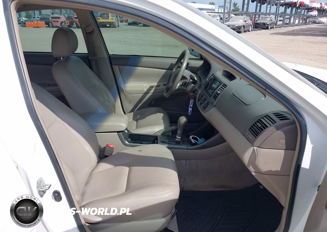 2004 Toyota Camry Le VIN:4T1BE32K04U325056 - 5