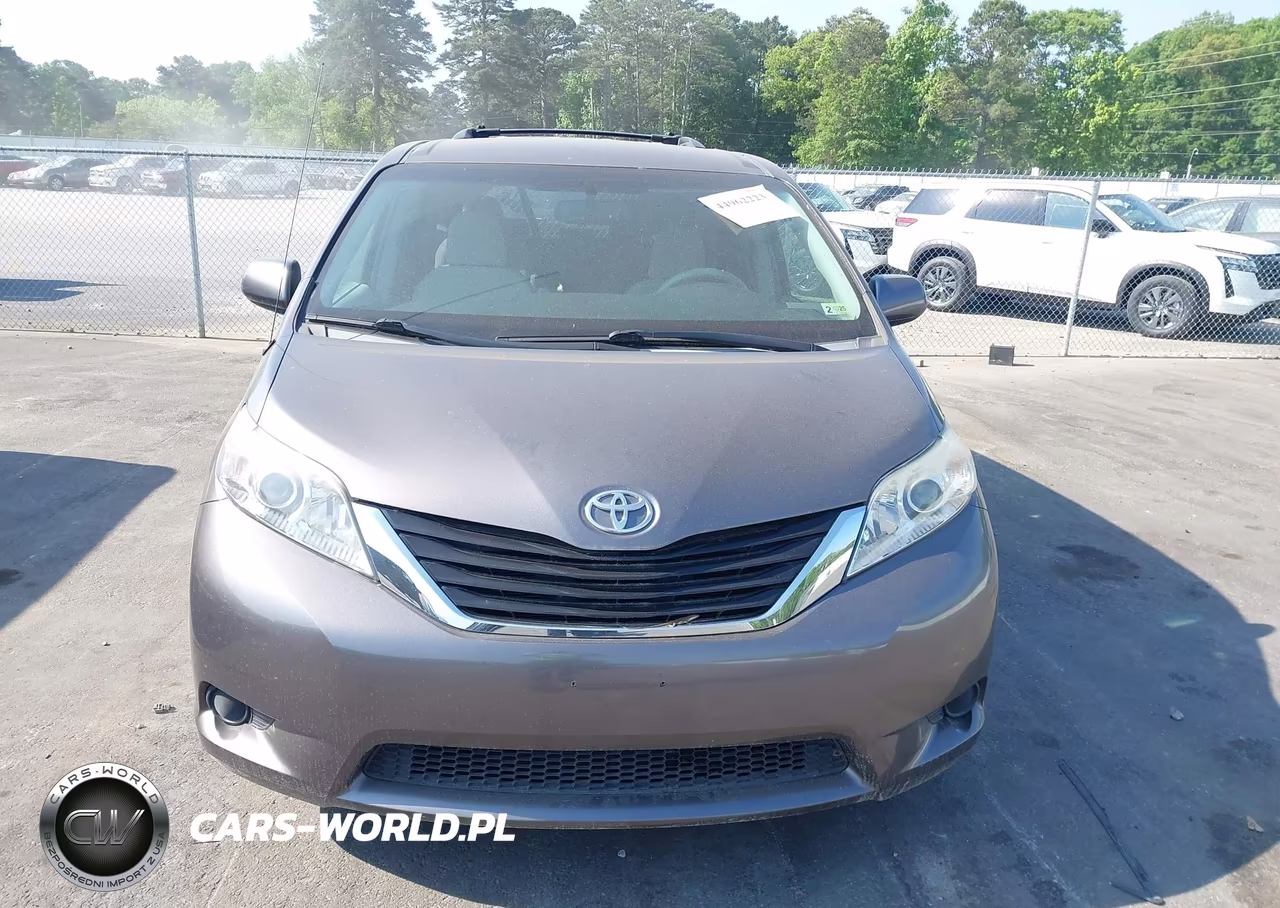 2011 Toyota Sienna Le VIN:5TDJK3DC2BS005334 - 12
