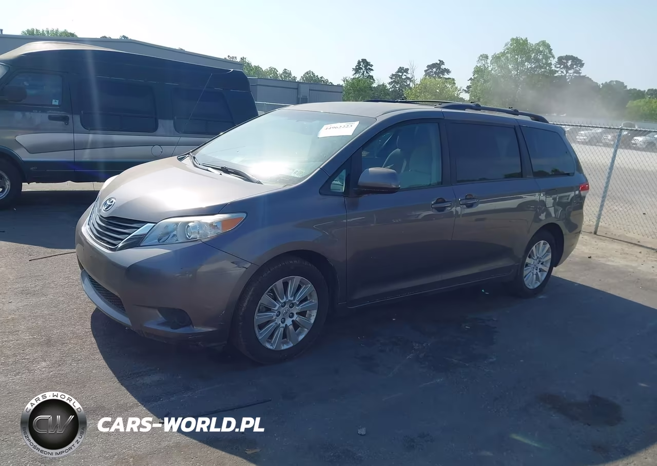 2011 Toyota Sienna Le VIN:5TDJK3DC2BS005334 - 2