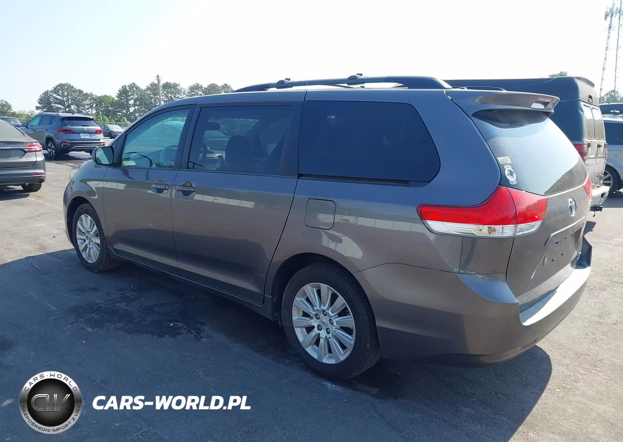 2011 Toyota Sienna Le VIN:5TDJK3DC2BS005334 - 3