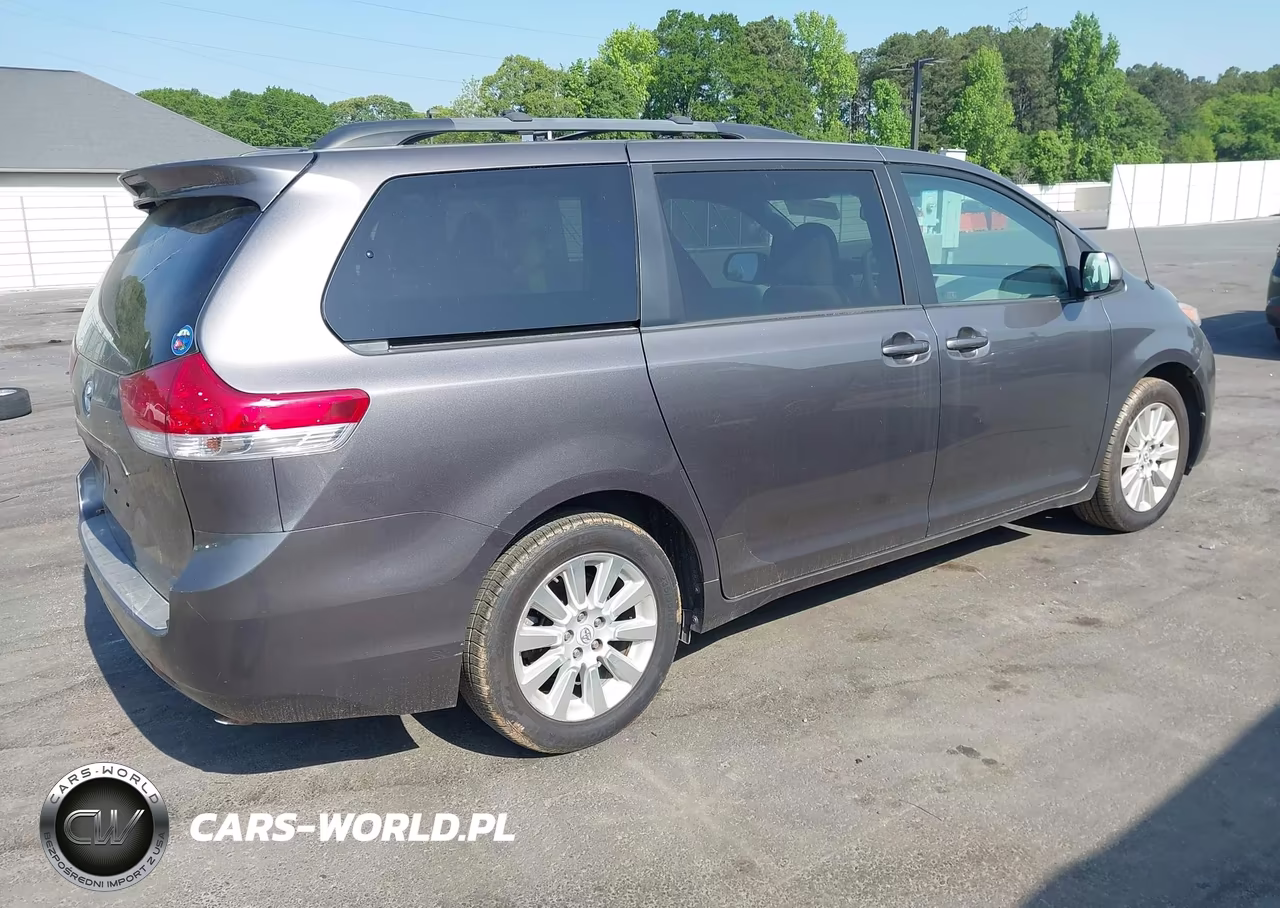 2011 Toyota Sienna Le VIN:5TDJK3DC2BS005334 - 4