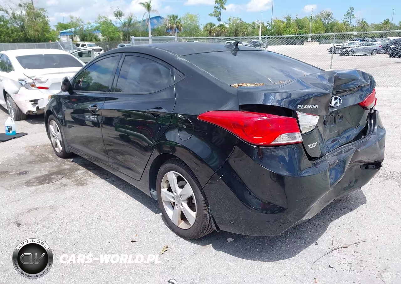 2013 Hyundai Elantra Gls VIN:5NPDH4AE9DH275189 - 3