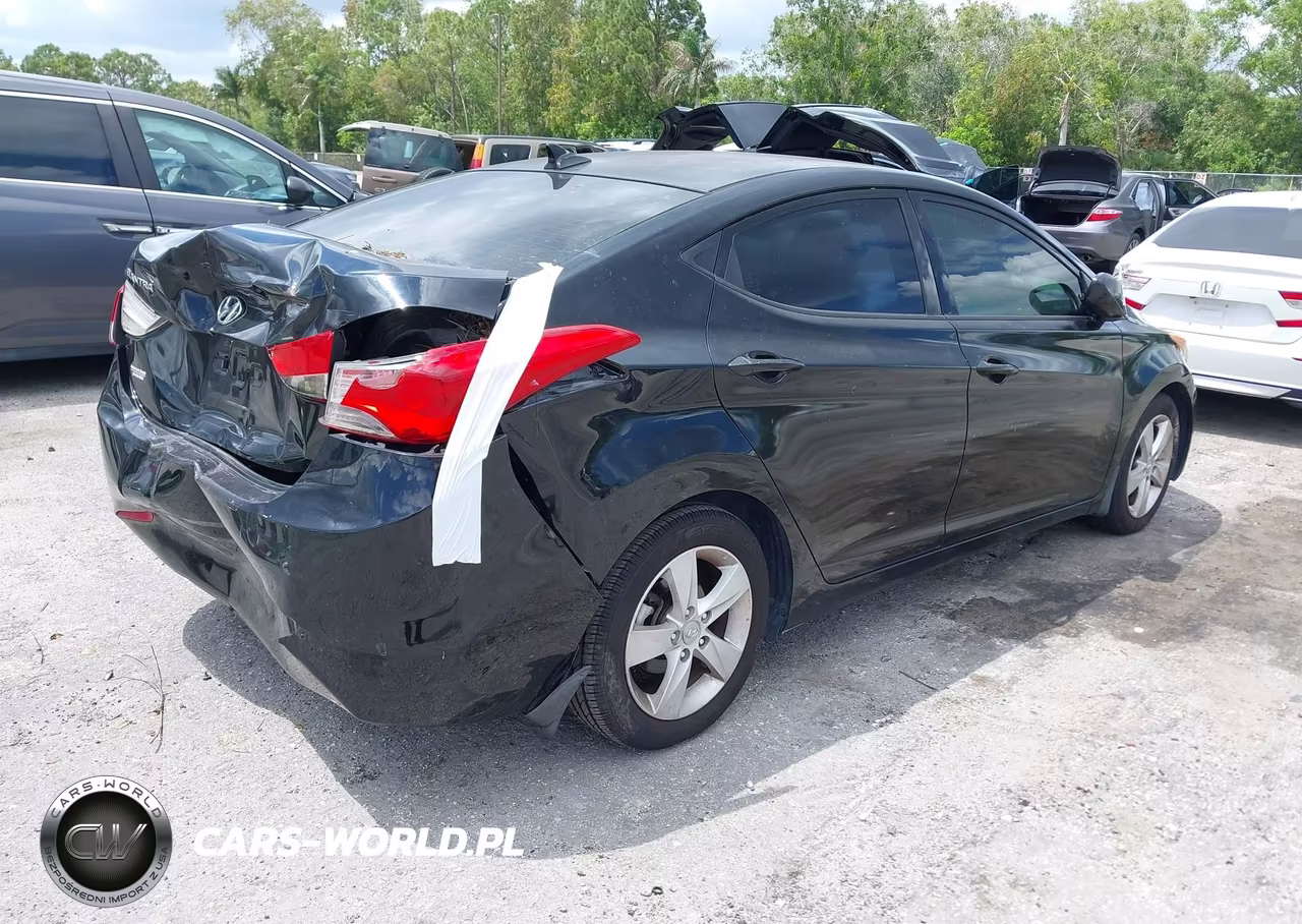 2013 Hyundai Elantra Gls VIN:5NPDH4AE9DH275189 - 4