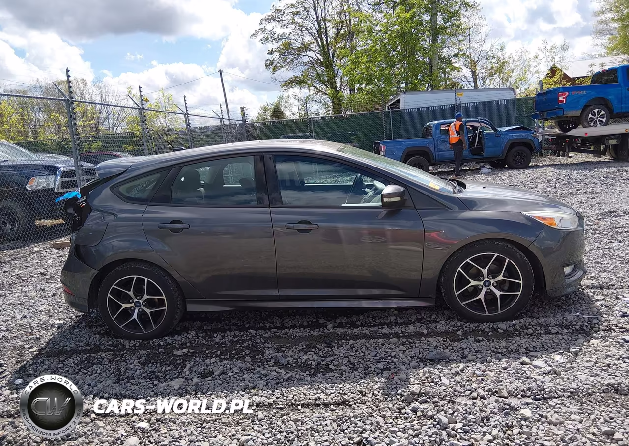 2015 Ford Focus Se VIN:1FADP3K20FL299242 - 14