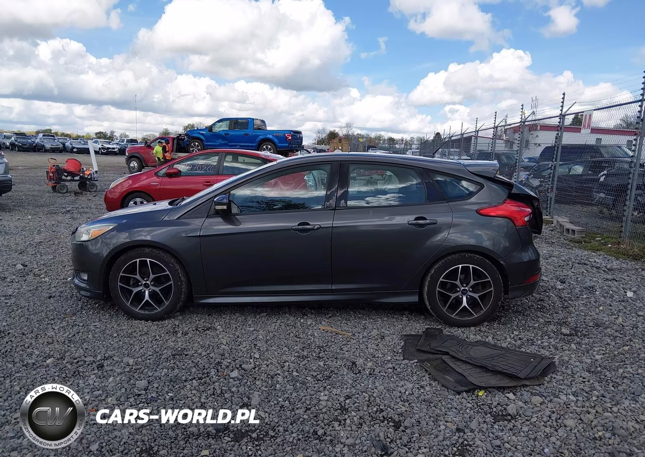 2015 Ford Focus Se VIN:1FADP3K20FL299242 - 15